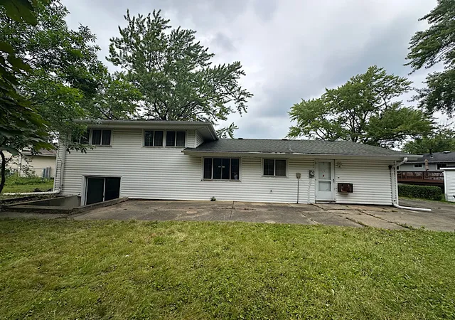 12th image of 721 Grace Ct, Schaumburg, IL 60193 | MLS# 12684450