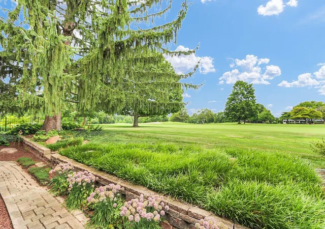 2nd image of 2218 Briar Hl Dr, Champaign, IL 61822