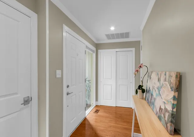 5th image of 2218 Briar Hl Dr, Champaign, IL 61822