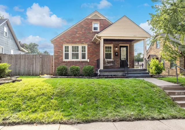 Photo 1 of Single family home for sale at 2512 N Howell St, Davenport, IA 50804 | MLS# 12685075 | Listing updated on 2026-10-21
