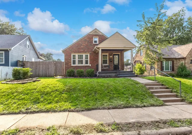 Photo 2 of Single family home for sale at 2512 N Howell St, Davenport, IA 50804 | MLS# 12685075 | Listing updated on 2026-10-21