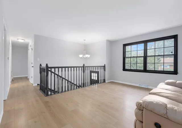 3rd image of 612 Westnedge Rd, Joliet, IL 60435 | MLS# 12685127