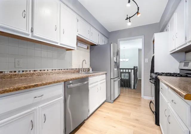 5th image of 612 Westnedge Rd, Joliet, IL 60435 | MLS# 12685127