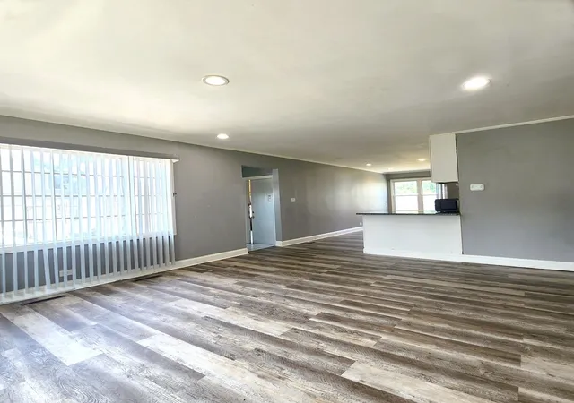 2nd image of 512 Cherry Cir, Glenview, IL 60025 | MLS# 12685140