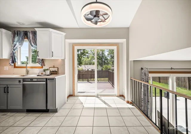 Photo 4 of Sale Pending at 208 Iris Dr, Streamwood, IL 60107 | MLS# 12685406 | Listing updated on 2026-08-31
