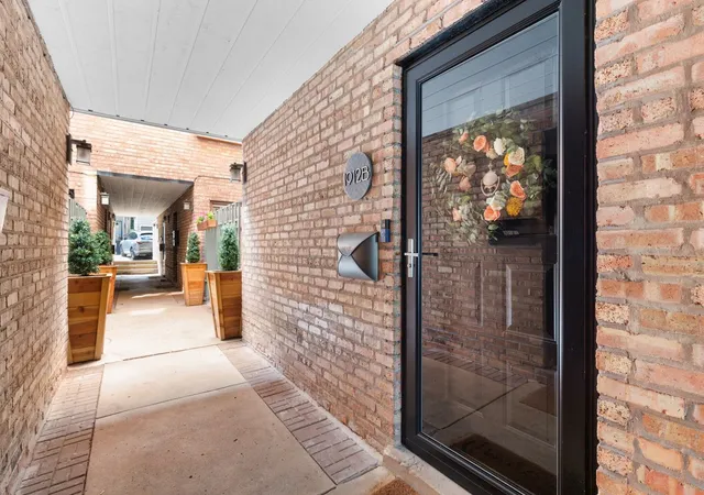 Photo 3 of Sale Pending at 1912 N Cleveland Ave #B, Chicago, IL 60614 | MLS# 12685749 | Listing updated on 2026-09-25