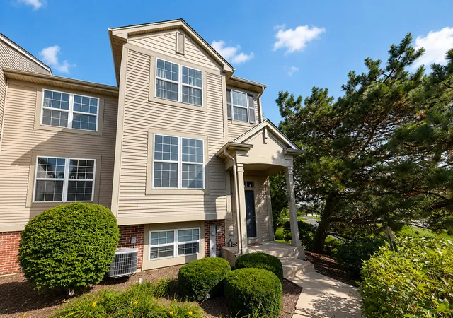 2nd image of 896 Cherry Creek Dr, Grayslake, IL 60030 | MLS# 12686114