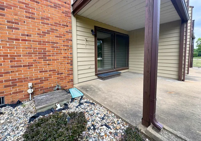 2nd image of 2157 Harbortown Cir, Champaign, IL 61821