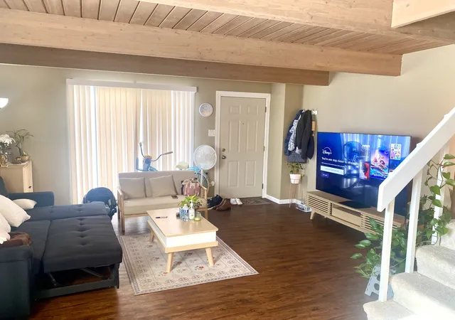 Photo 4 of Townhouse for sale at 530 Meadow Green Ln #530, Round Lake Beach, IL 60073 | MLS# 12687211 | Listing updated on 2026-08-18