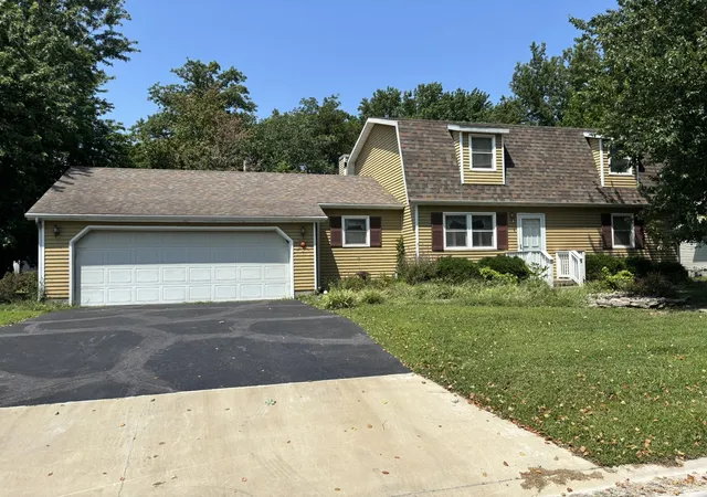 1st image of 217 Woodland Dr, Salem, IL 62881 | MLS# 12687287