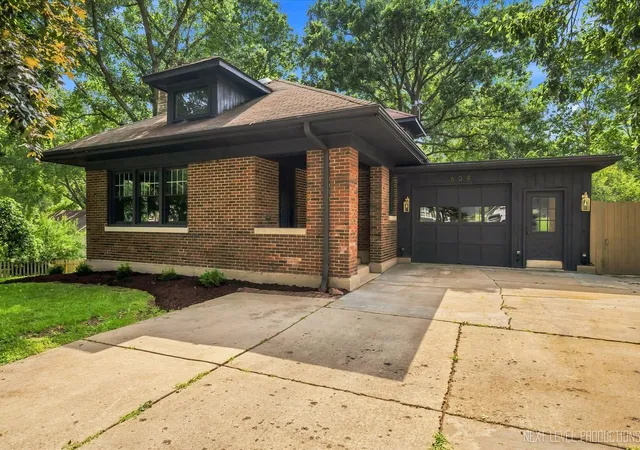Photo 2 of Single family home for sale at 609 S 5th Avenue, St. Charles, IL 60174 | MLS# 12687509 | Listing updated on 2026-08-28