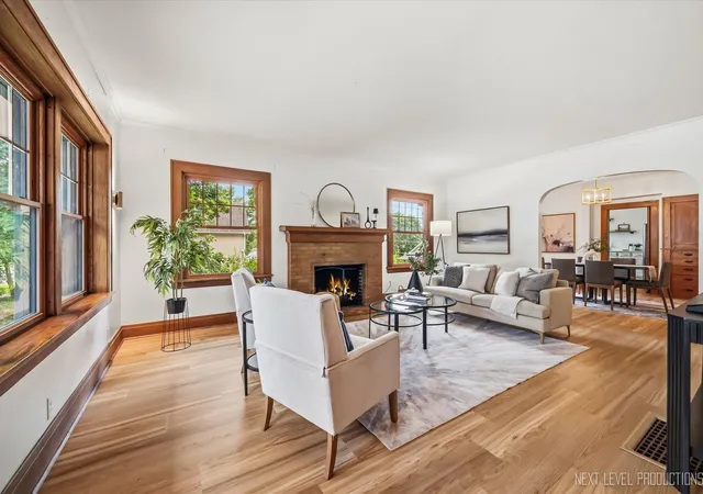 Photo 3 of Single family home for sale at 609 S 5th Avenue, St. Charles, IL 60174 | MLS# 12687509 | Listing updated on 2026-08-28