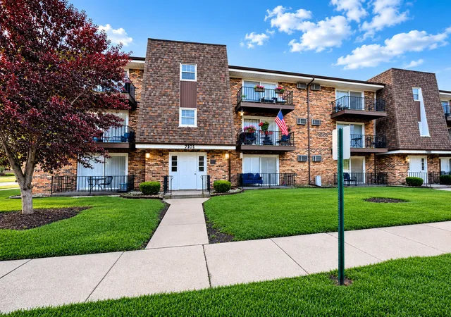 1st image of 7101 98th St #301, Chicago Ridge, IL 60415 | MLS# 12687519