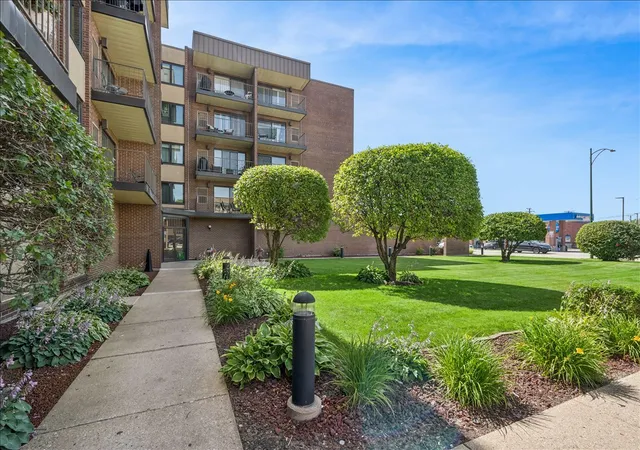 2nd image of 7707 W Irving Park Rd, Chicago, IL 60634