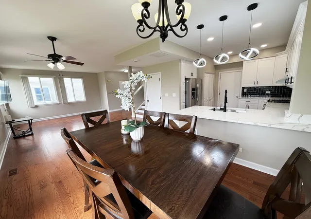 Listing Photo 5 - Condo for sale in building located at 249 W Norwell Ln, Round Lake, IL 60073