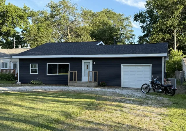 Photo 3 of Sale Pending at 2601 W John St, Champaign, IL 61821 | MLS# 12688999 | Listing updated on 2026-10-20