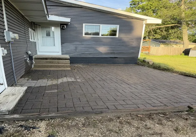 Photo 3 of Sale Pending at 2601 W John St, Champaign, IL 61821 | MLS# 12688999 | Listing updated on 2026-10-20
