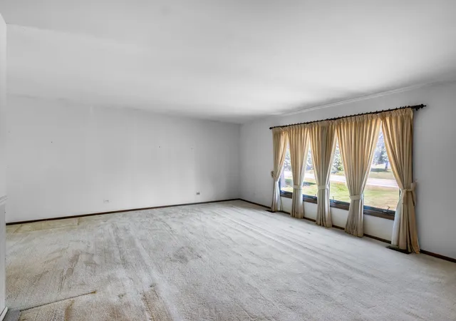 Photo 4 of Single family home for sale at 3411 E Crystal Lake Ave, Crystal Lake, IL 60014 | MLS# 12689541 | Listing updated on 2026-10-06