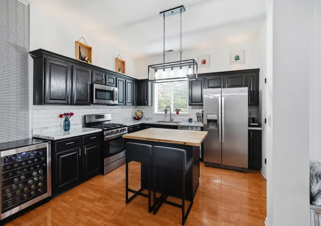 5th image of 1137 Hawthorne Ln, Elk Grove Village, IL 60007 | MLS# 12689589