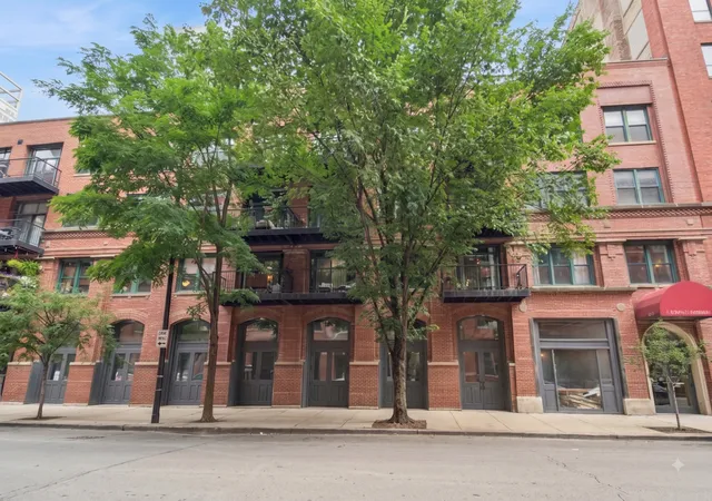 Photo 2 of Condo for sale at 420 W Ontario St #410, Chicago, IL 60654 | MLS# 12689805 | Listing updated on 2026-08-18