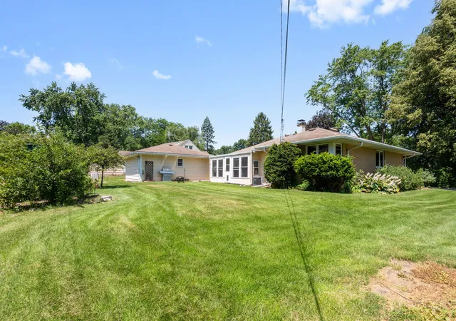 Photo 3 of Single family home for sale at 4611 Orchard Ln, Crystal Lake, IL 60014 | MLS# 12690661 | Listing updated on 2026-09-03