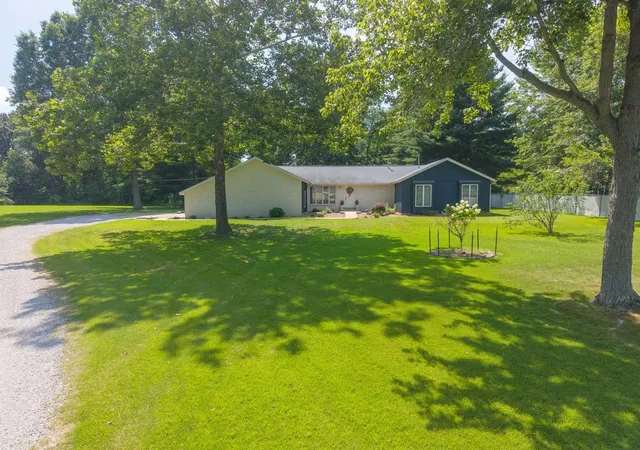 1st image of 2405 S Washington St, Salem, IL 62881 | MLS# 12691187