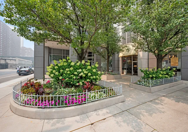 2nd image of 200 W Grand Ave #804, Chicago, IL 60654 | MLS# 12691325
