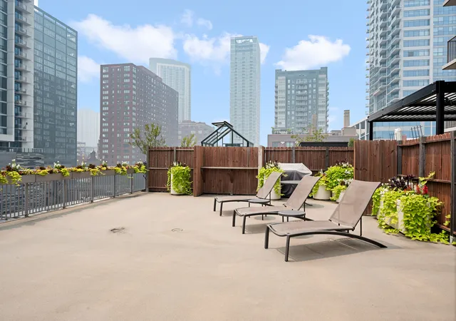2nd image of 200 W Grand Ave, Chicago, IL 60654