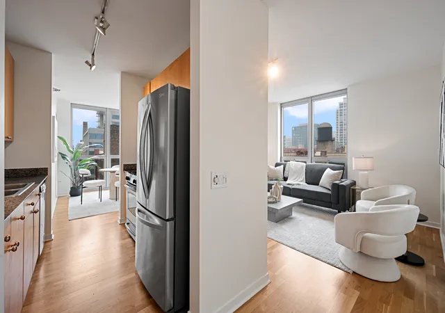 4th image of 200 W Grand Ave #804, Chicago, IL 60654 | MLS# 12691325