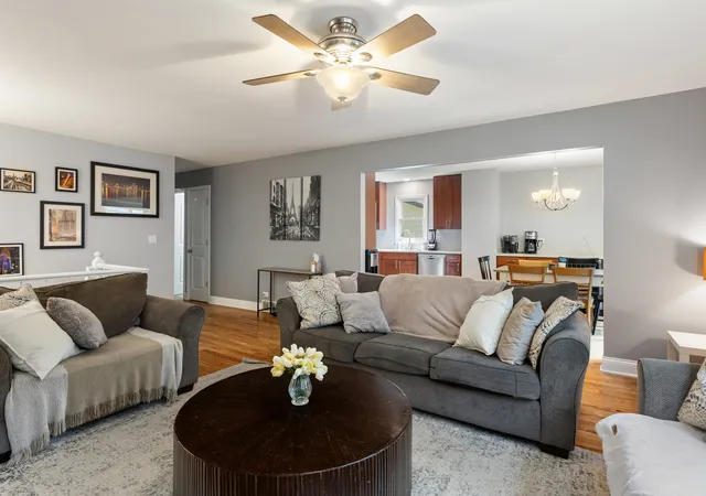 5th image of 9513 Ballard Rd, Crystal Lake, IL 60014 | MLS# 12691578