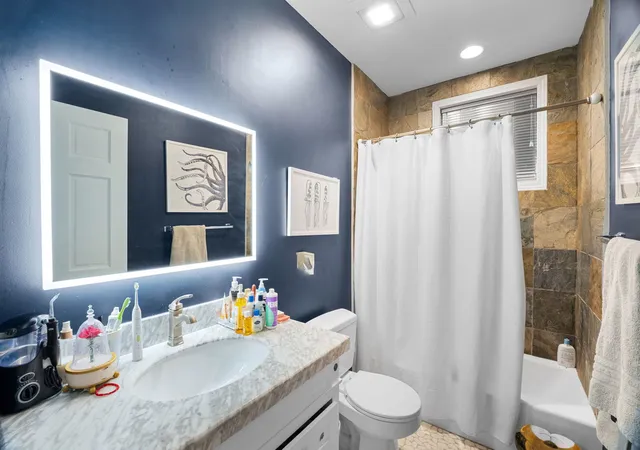 5th image of 853 N Wood St, Chicago, IL 60622