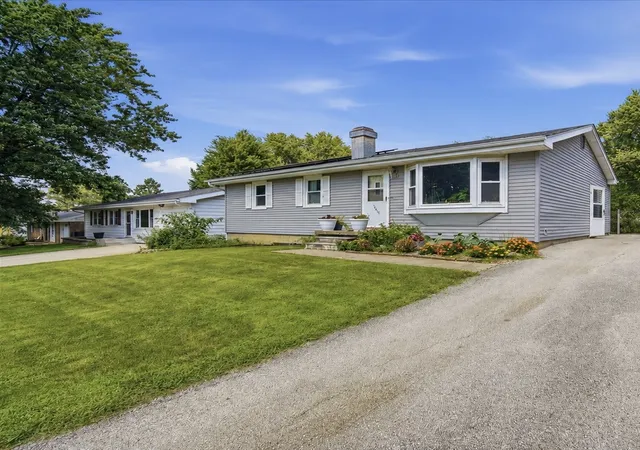 3rd image of 1225 Rutledge Rd, Bloomington, IL 61704 | MLS# 12691845