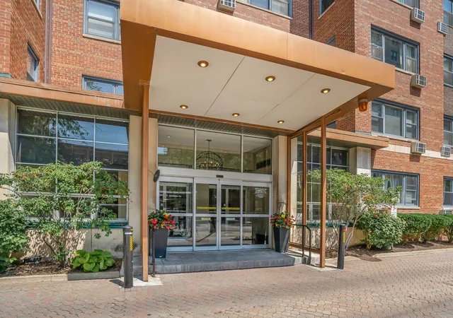 2nd image of 2909 N Sheridan Rd #1702, Chicago, IL 60657 | MLS# 12692724