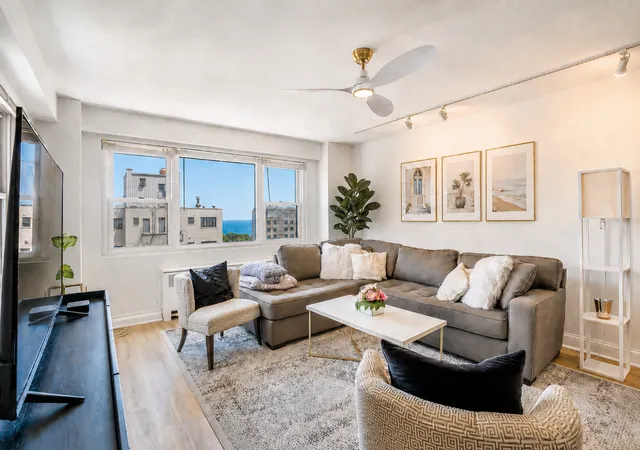 5th image of 2909 N Sheridan Rd #1702, Chicago, IL 60657 | MLS# 12692724