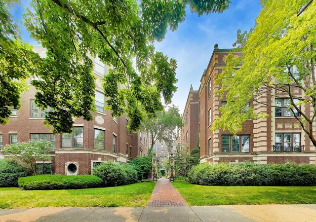 2nd image of 408 Ridge Ave #22-2, Evanston, IL 60202 | MLS# 12692894