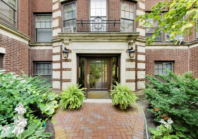 3rd image of 408 Ridge Ave, Evanston, IL 60202