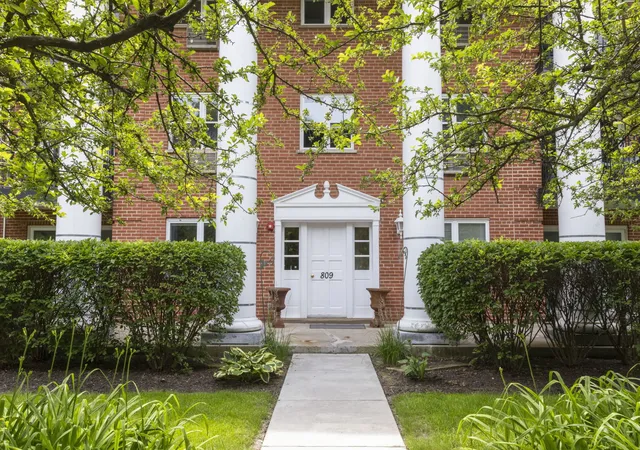 1st image of 809 E Miner St #1B, Arlington Heights, IL 60004 | MLS# 12693080