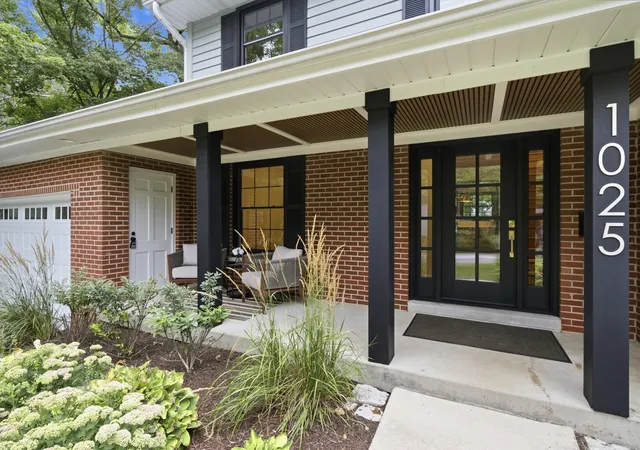 4th image of 1025 Elizabeth Ave, Naperville, IL 60540 | MLS# 12693305