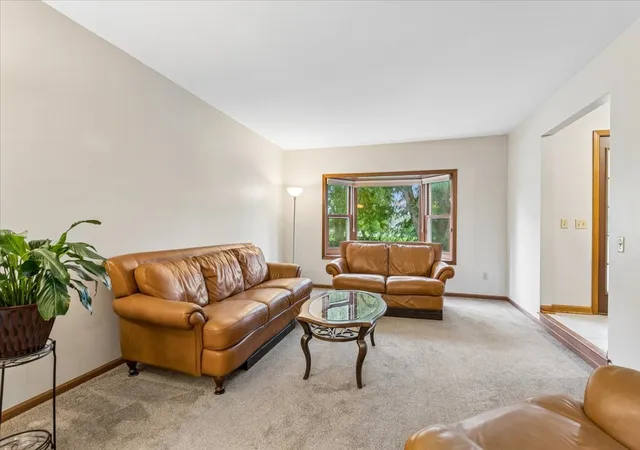 2nd image of 1056 Fox Valley Dr, Aurora, IL 60504 | MLS# 12693796