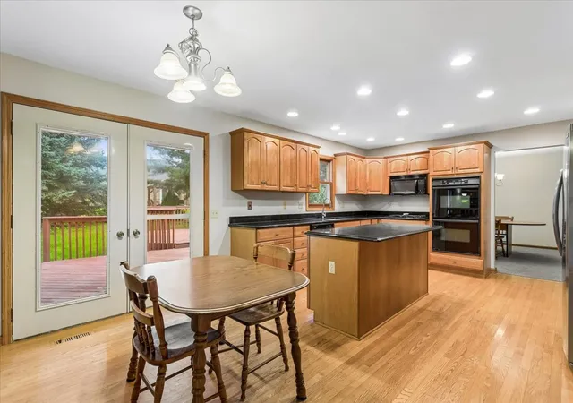 Photo 4 of Single family home for sale at 1056 Fox Valley Dr, Aurora, IL 60504 | MLS# 12693796 | Listing updated on 2026-08-28
