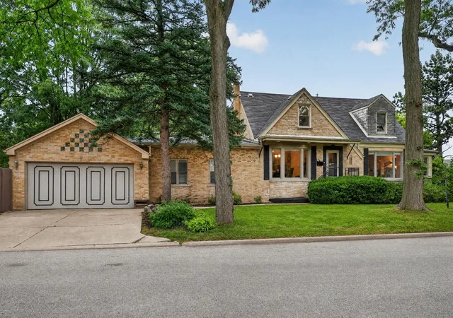 1st image of 75 N 2nd Ave, Des Plaines, IL 60016 | MLS# 12694203