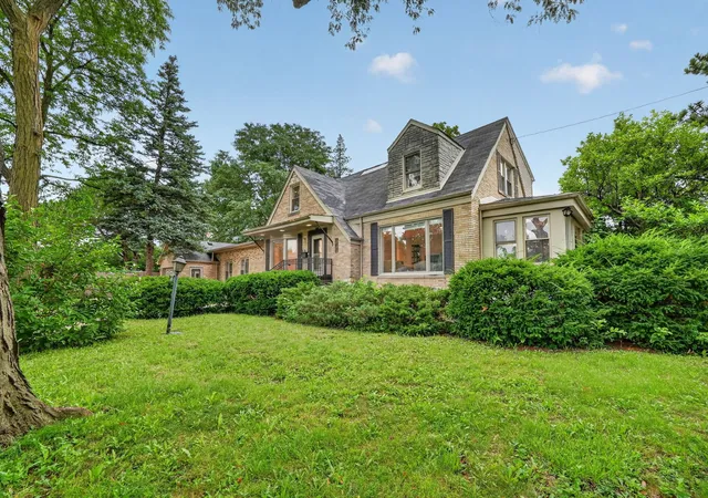 2nd image of 75 N 2nd Ave, Des Plaines, IL 60016 | MLS# 12694203