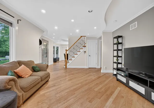 5th image of 75 N 2Nd Ave, Des Plaines, IL 60016 | MLS# 12694203