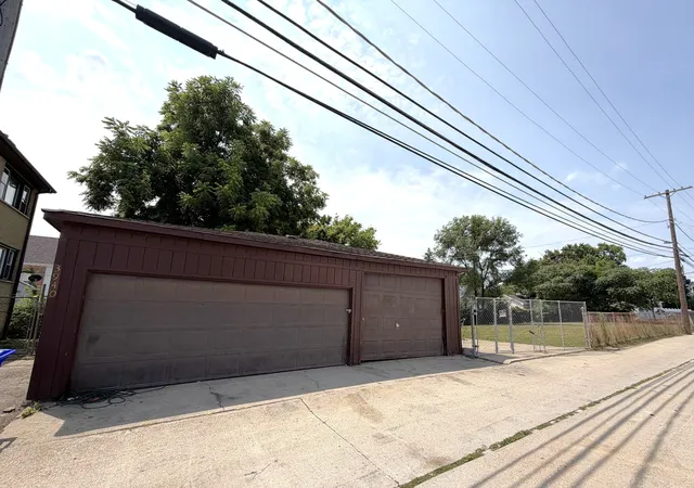 Listing Photo 4 - Condo for sale in building located at 3940 Ctr Ave, Lyons, IL 60534