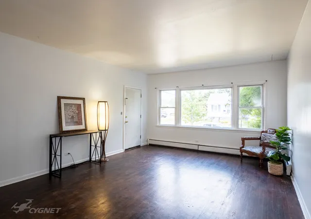 Listing Photo 5 - Condo for sale in building located at 3940 Ctr Ave, Lyons, IL 60534