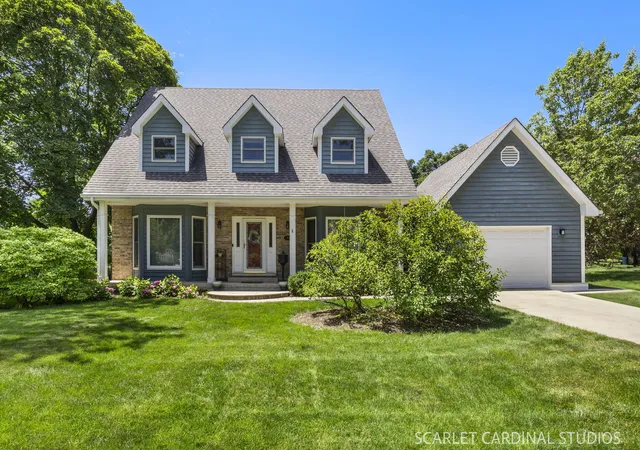 Photo 2 of Sale Pending at 904 Santa Rosa Ave, Wheaton, IL 60187 | MLS# 12694476 | Listing updated on 2026-09-04