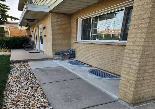 Photo 3 of Townhouse for sale at 8916 Gross Point Rd, Skokie, IL 60077 | MLS# 12695416 | Listing updated on 2026-10-01