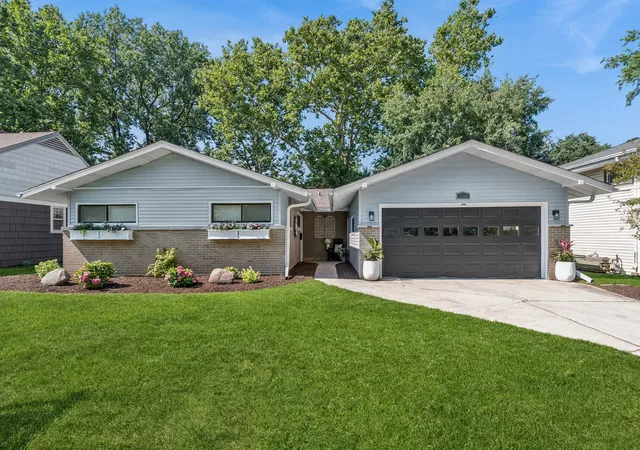1st image of 1124 59th St, Downers Grove, IL 60516 | MLS# 12695428