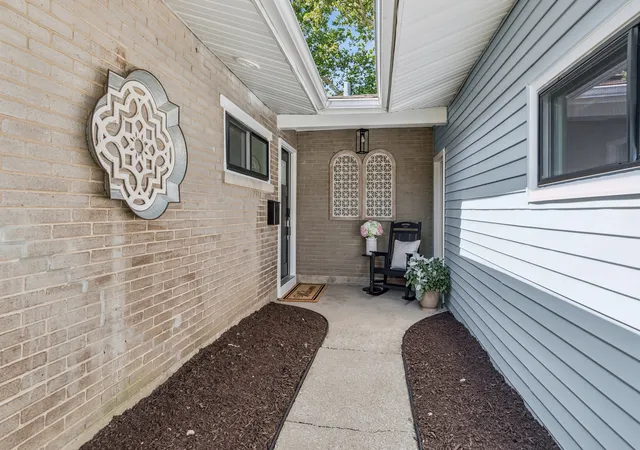 2nd image of 1124 59th St, Downers Grove, IL 60516 | MLS# 12695428
