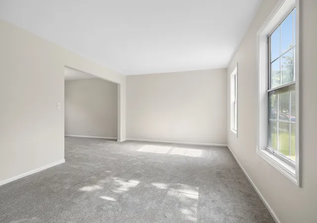 2nd image of 283 Meadowview Ln, Aurora, IL 60502 | MLS# 12695822